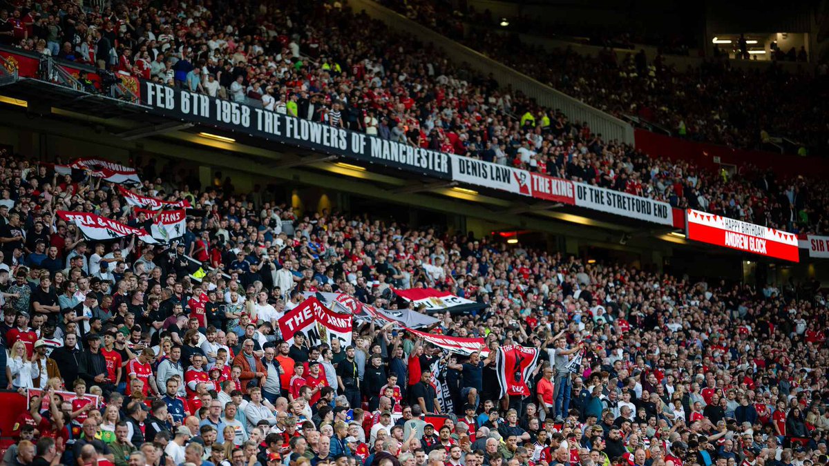 🏟️ One of the largest safe standing areas in the PL will officially open at Old Trafford on Monday night, with 6️⃣,0️⃣0️⃣0️⃣ additional seats installed in the second tier of the Stretford End!

That takes the number of rail seats at OT to 13,577 - 18% of the total capacity 🤩

#MUFC
