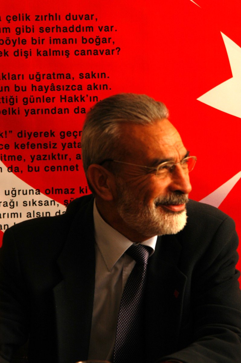 Kendimi övmekten hoşlandığım doğrudur.
▪️ Dünya nimetleri adı verilen şeylerin hangi külfet karşılığı ele geçtiğini sorgulayarak yaşamış olmakla övünürüm.
▪️Avrupa ideallerine hizmet etmemiş olmakla, etmeme azmini korumakla övünürüm.
▪️Kürt ve Alevi separatizmine ve sair etnik