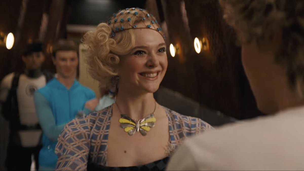 GeekVibesNation's tweet image. First look at Elle Fanning as Effie Trinket in #TheHungerGames Sunrise On The Reaping
