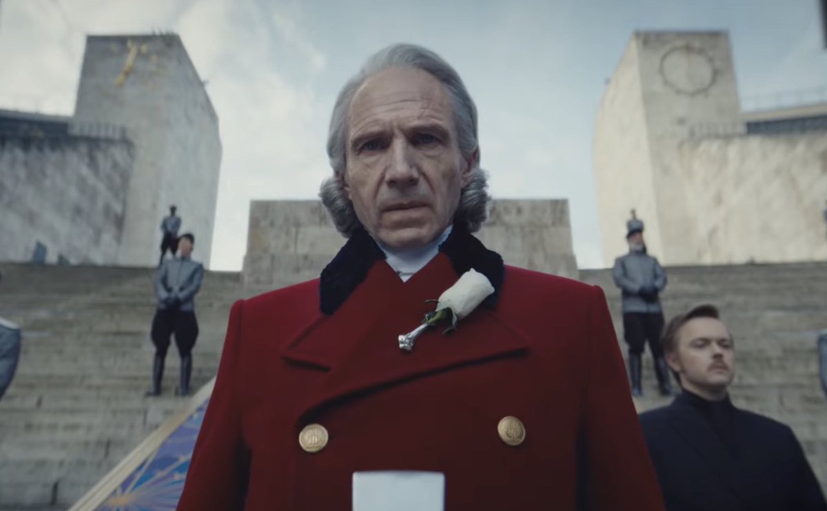 BatataReal's tweet image. mckenna grace como maysilee donner
elle fanning como effie trinket
ralph fiennes como presidente snow
joseph zada como haymitch abernathy

a equipe de casting de jogos vorazes amanhecer na colheita foi simplesmente luz aqui