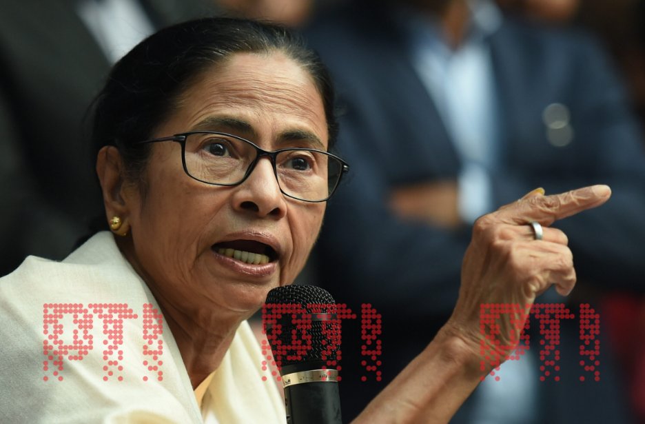 PTI_News's tweet photo. STORY | Mamata slams SIR as 'chaotic, coercive', urges CEC to stop exercise; BJP, TMC trade barbs

Upping the ante on SIR, West Bengal Chief Minister Mamata Banerjee wrote a strongly worded letter to CEC Gyanesh Kumar, asking him to immediately halt the exercise that she claimed was "chaotic, coercive and dangerous".

READ | https://t.co/T5did3yyUo