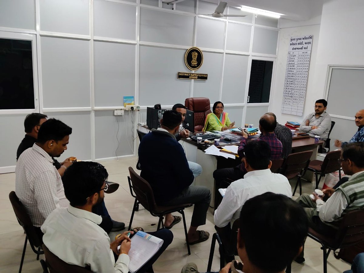 આજ રોજ મતદાર યાદી સઘન સુધારણા (SIR) કામગીરી અંતર્ગત   ૧૧૧-ઉમરેઠ વિધાનસભા મતદાર વિભાગના આણંદ (ગ્રા) તાલુકાના સુપરવાઇઝર સાથે  મીટિંગ કરી ગણતરી ફોર્મ (EF) ના ડીજીટાઇજેશનની કામગીરી  વધારવા અંગે સલાહ સૂચન આપવામાં આવ્યું.<a href="/ECISVEEP/">Election Commission of India</a> <a href="/CEOGujarat/">Chief Electoral Officer, Gujarat</a> <a href="/CollectorAnd/">Collector and DM Anand</a>