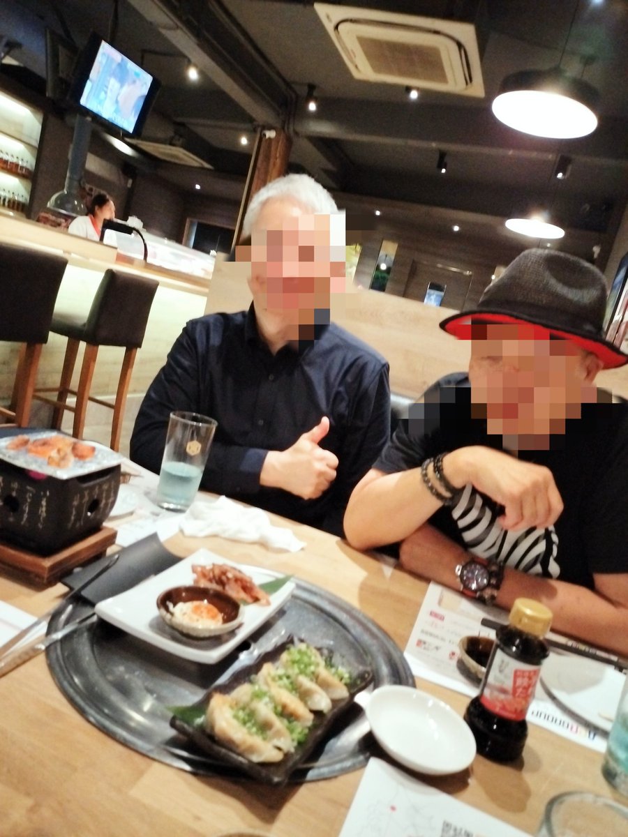 今夜は元シアターGOOの剛さんが働いている日本料理のお店に。
ありがちな日本風ではなくちゃんとした北海道寄りのお店で、メニューも変なフォントではなく綺麗な日本語フォントでどれも美味しい幸せな時間を過ごしてる。
剛さんもお元気そうで良かったです。