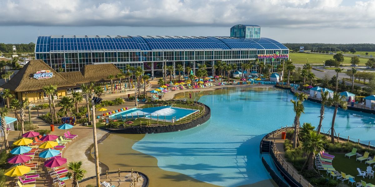 Blooloop's tweet image. The sky’s the limit for water parks with retractable roofs: we speak to @OpenAire1&apos;s Mark Albertine.

 tinyurl.com/4e23dakm