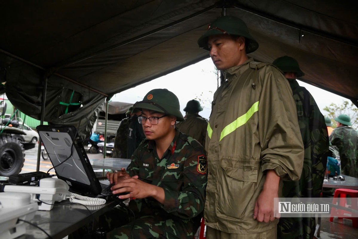 AnnQuann's tweet image. &quot;Shippers of Hope&quot;

#FloodRelief #Drones #VietnamPeopleArmy_VietnamMilitia