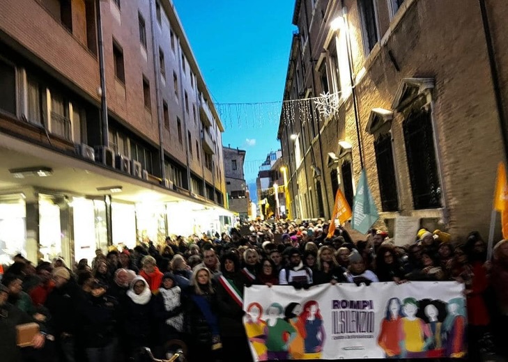 ‼️Rinviata a domenica 23 novembre la camminata 'È per te' e l'accensione delle luminarie a causa delle avverse condizioni meteo previste.
▷ Il programma resta invariato.
comune.rimini.it/novita/notizie…
#rimini #comunerimini #natalerimini #natale2026 #controlaviolenzasulledonne #èperte