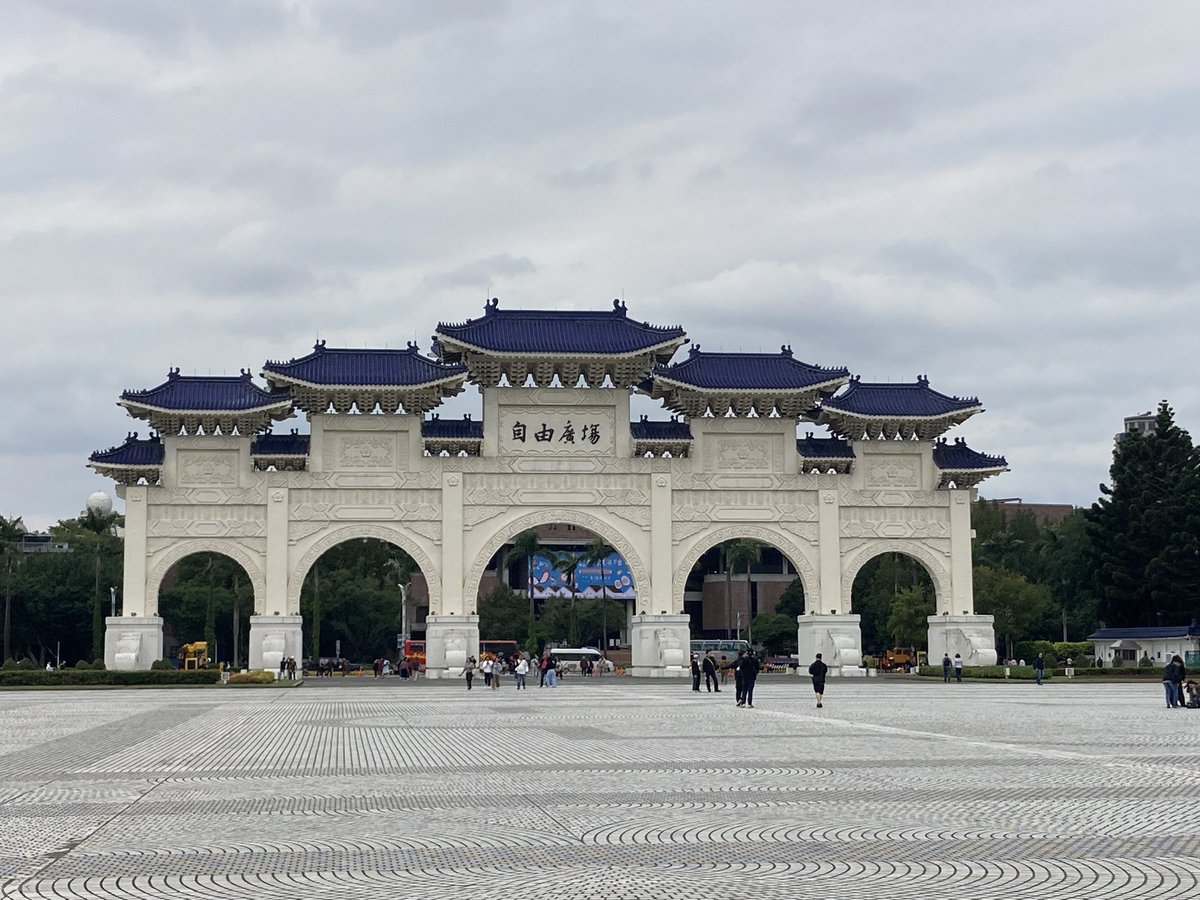 A fabulous first day in #Taiwan 

6 fascinating and valuable meetings with courageous people - and a brief few moments in Liberty Square 

#StandWithTaiwan