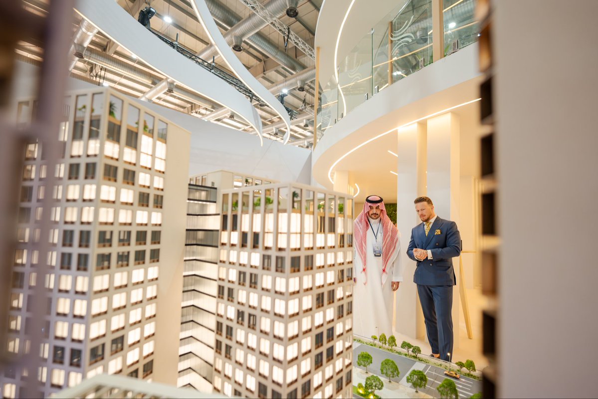 AbdullahK5's tweet image. جناح #زود_العقارية في اخر يوم من معرض #سيتي_سكيب 2025 يواصل جذب الأنظار، حيث يشهد حضورًا لافتًا وإقبالًا كبيرًا من الزوار على مشروع ZOOD élevée، وسط تفاعل ملحوظ واهتمام بالتفاصيل والمميزات الفريدة التي يقدمها المشروع.

اعلان

للتسجيل :
zood.sa/info?utm_sour