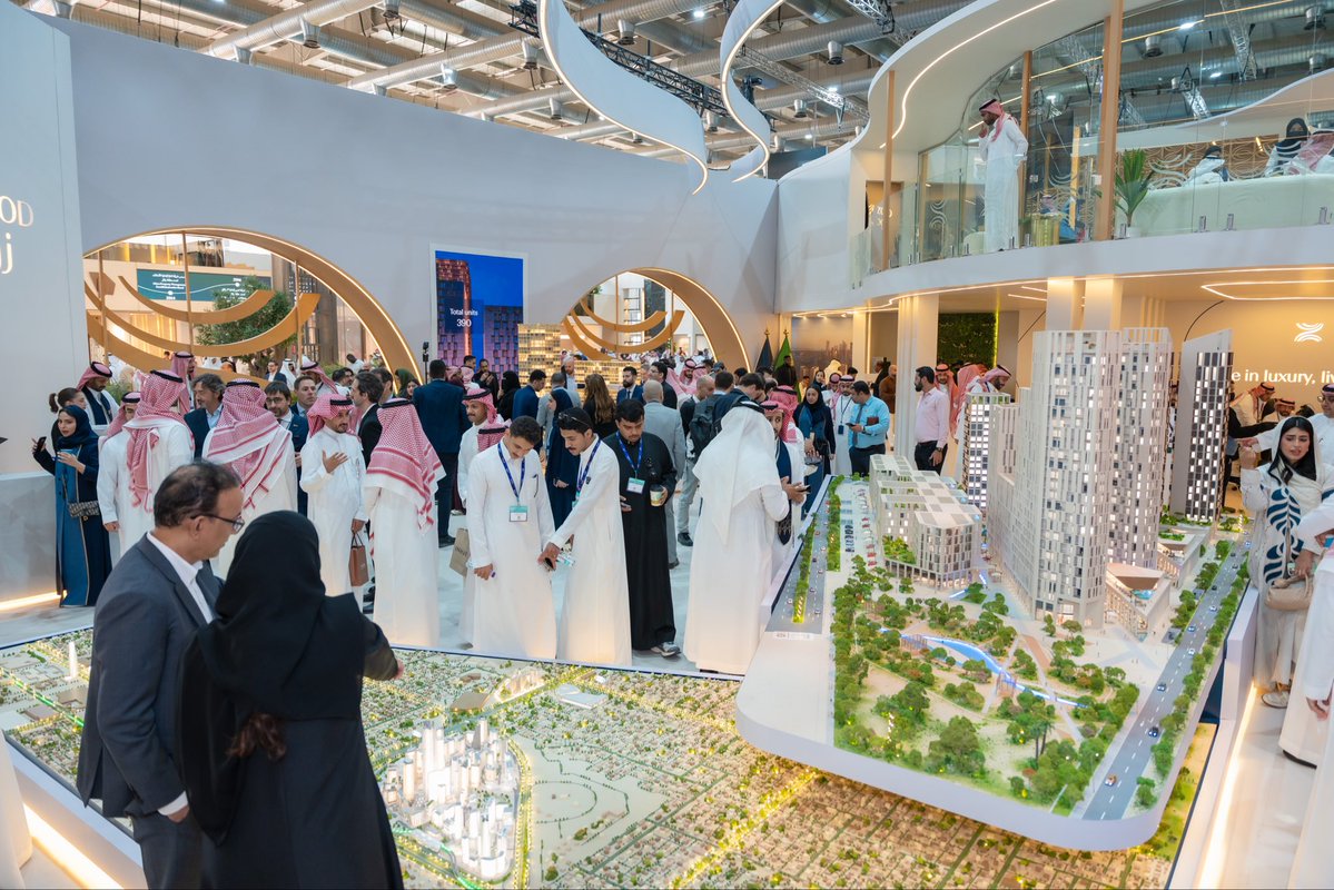 AbdullahK5's tweet image. جناح #زود_العقارية في اخر يوم من معرض #سيتي_سكيب 2025 يواصل جذب الأنظار، حيث يشهد حضورًا لافتًا وإقبالًا كبيرًا من الزوار على مشروع ZOOD élevée، وسط تفاعل ملحوظ واهتمام بالتفاصيل والمميزات الفريدة التي يقدمها المشروع.

اعلان

للتسجيل :
zood.sa/info?utm_sour