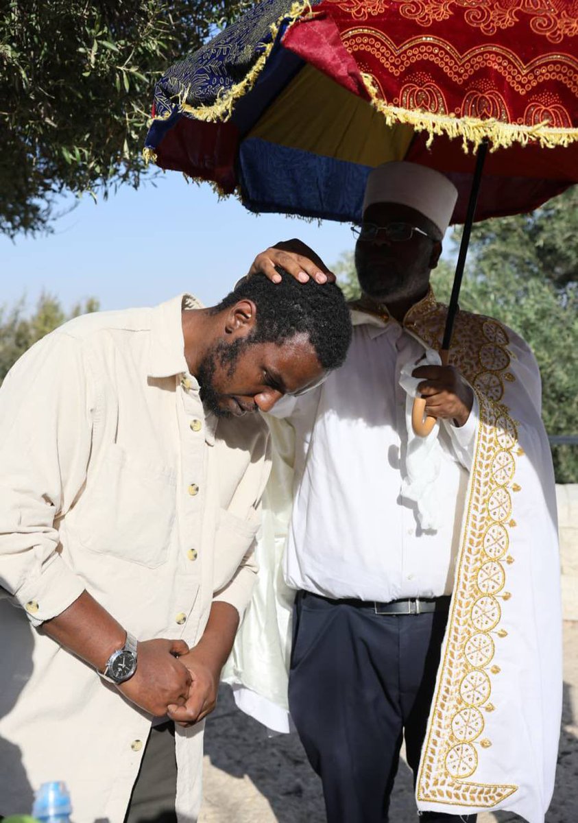 Avera Mengistu at Sigd prayers in Jerusalem, for the first time after spending more than a decade in captivity in Gaza. 

We are so happy to see Avera home and celebrating Sigd💙
 
📷: Arnon Bosani
