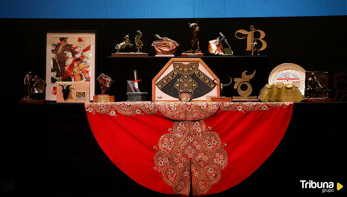 Anoche asistimos a la Gala Taurina de Salamanca en el Teatro Liceo.
En el acto entregamos nuestro X Trofeo “Valores del Toreo” al matador Javier Castaño, un reconocimiento a su trayectoria y compromiso con el toreo.
La entrega fue realizada por nuestro presidente, Carlos Fuentes.