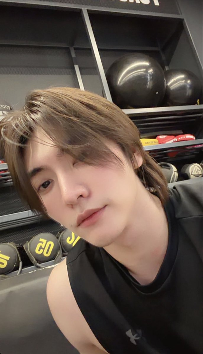 Bossphayu_'s tweet image. Boss worked out in the gym, looking strikingly handsome and irresistibly hot, leaving fans gasping and jaws dropping in awe.😮‍💨

#Bosschaikamon #BOSSCKM #ShawtyBoss