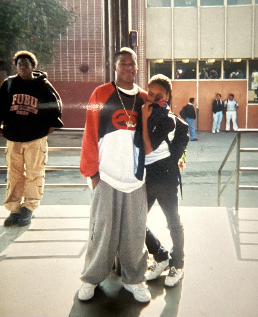 tahoe7teen's tweet image. The mid cut Air Force 1’s were the preferred cut, I also wore the lows in high school. White and red lows for my senior pictures. I graduated high school in 2002, these pics are from 10th-12th grade. I never lied on my resume.