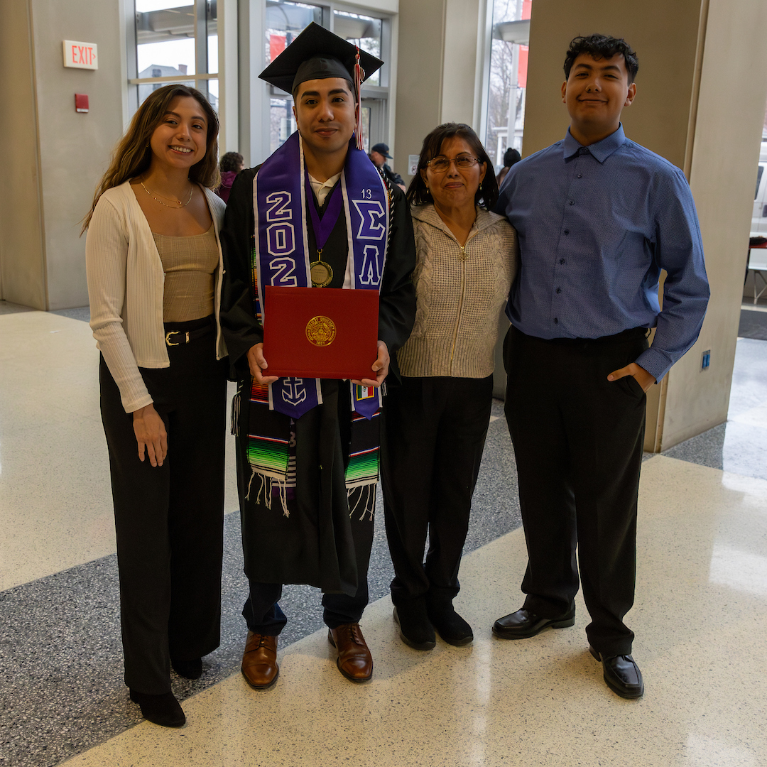 bradleyu's tweet photo. One month βtil the tassels turn! ππ₯π
±οΈ
#BradleyUniversity #BradleyGrad #DecemberCommencement #ClassOf2025 https://t.co/eXLAFqQLt6