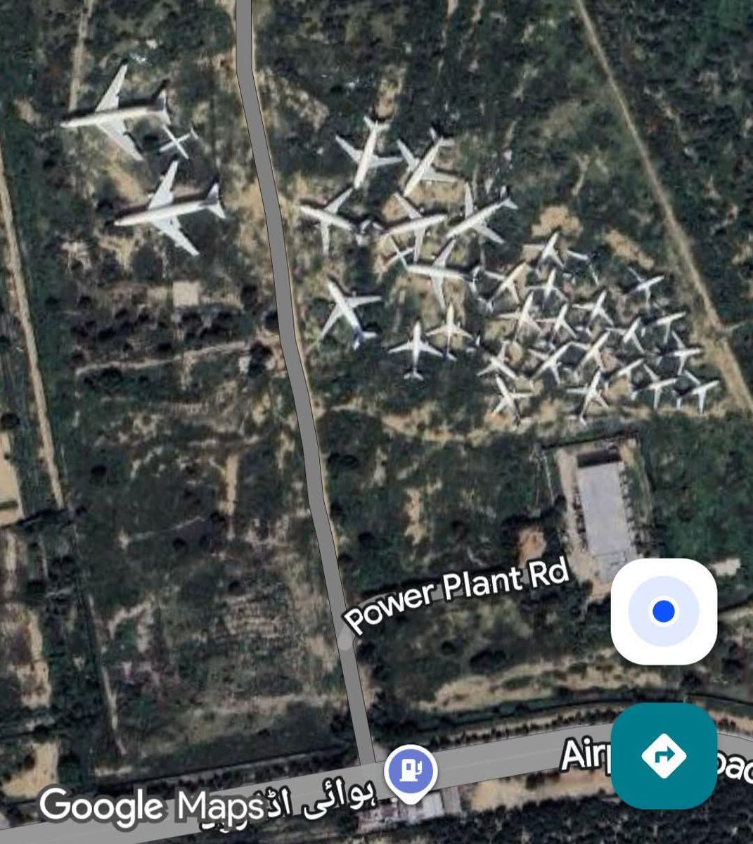 HarisChaudhry78's tweet image. یہ کراچی ایئرپورٹ کا ماڈل کالونی کی جانب والا وہ ویران حصہ ہے جس میں تقریباً ۳۲ ہوائی جہاز گزشتہ بیس سال کے دوران کباڑ کی شکل اختیار کر گئے ہیں۔
ان ضائع ہونے والے جہازوں میں نو عدد تو دیوالیہ ہونے والی شاہین ائیرلائن کے ہیں۔
اس کے علاوہ پی آئی اے کے بھی چھے انتہائی
#PCAA