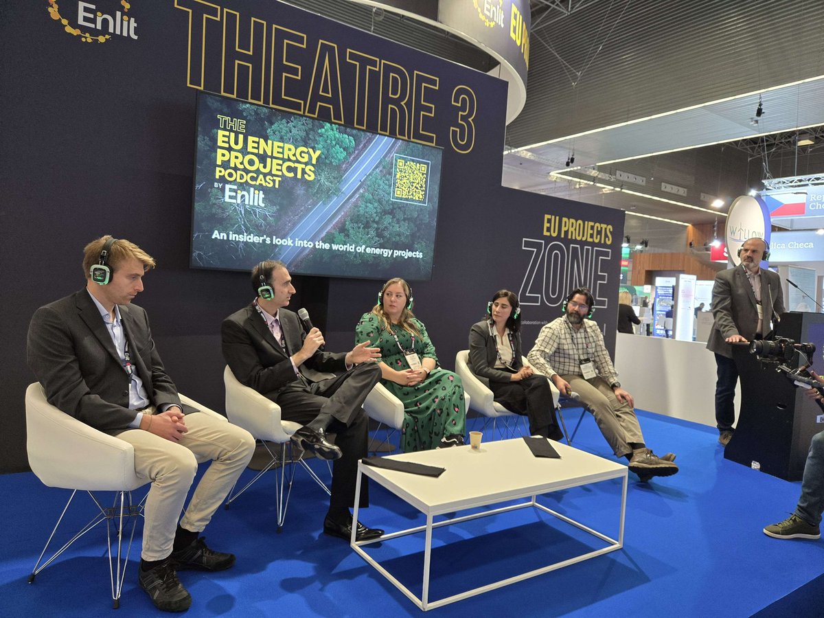 💡 Vassilis Antonopoulos (QUE Technologies) showcased DECODIT’s citizen-driven Digital Twin innovations at Enlit Europe 2025. 🚀 AI-powered building digitalization in action!

#Enlit2025 #DECODITProject #DigitalTwins #AI #SmartCities ⚡🌍