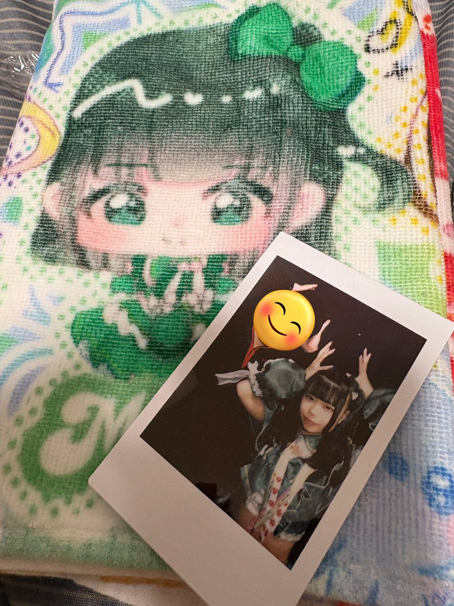 Ryo_Ta_gitc's tweet image. おみるさんと目が合ったからあむぴの誕生日一緒に祝うチェキ撮った
今日も楽しかったよ！
りょーただけどりゅーたかもしれない()
あとバースデーケーキのポーズ(？)してた
#めめみ見る