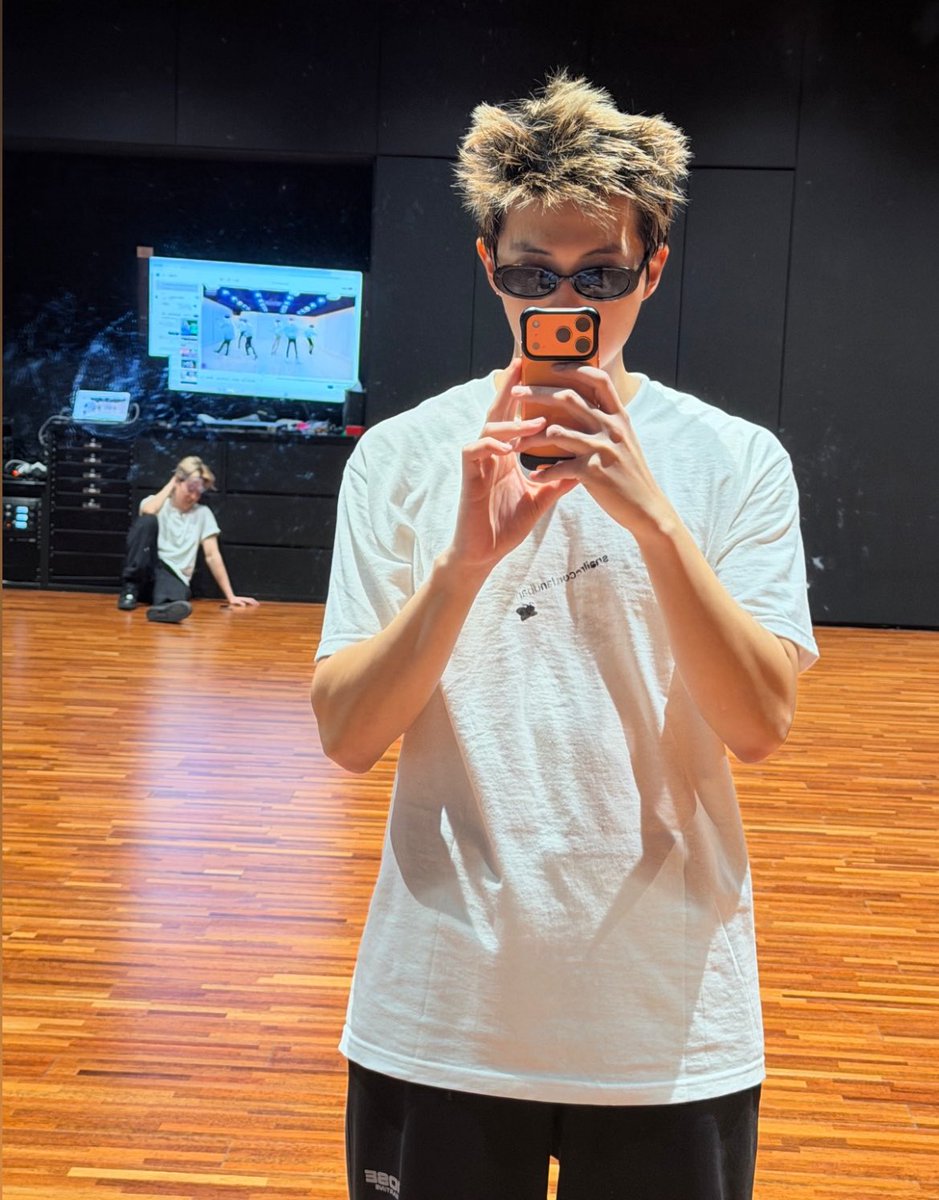 jimingly's tweet image. sooo close 😭