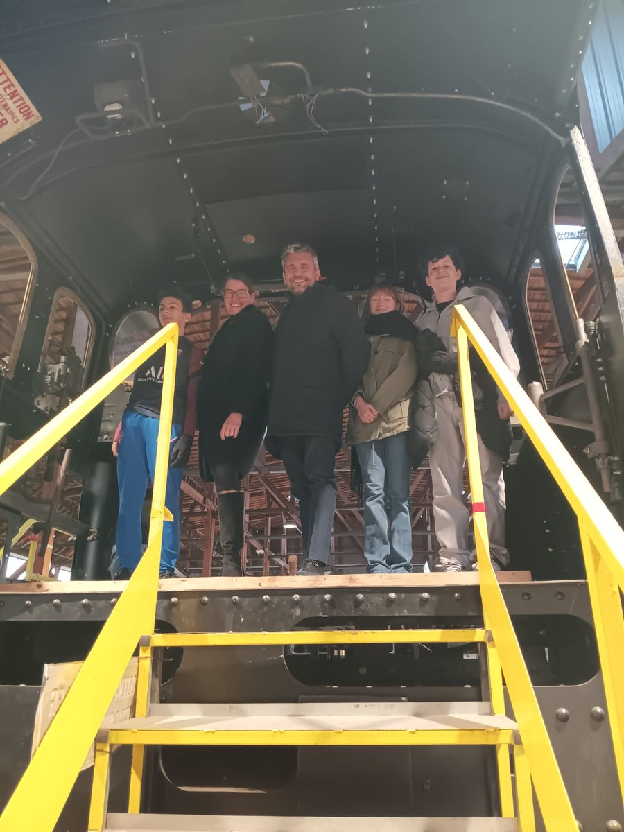 #SEDI2025 | Le recteur <a href="/PhiAgresti/">Jean-Philippe Agresti</a> était à St-Pierre-des-Corps (37) pour découvrir la restauration de la locomotive #PacificChapelon.
Un projet emblématique mobilisant plusieurs établissements du département et valorisant l’engagement éducatif autour du patrimoine industriel 🚂