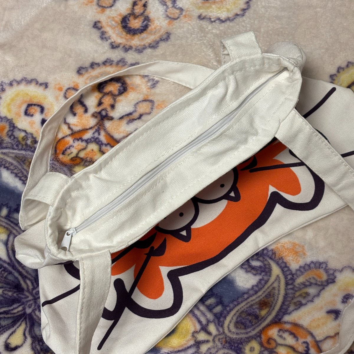 GiftsTigerkin's tweet image. Our new item--Custom Shaped Tote Bag is coming!! 

We can make any shape according your designs, its material is soft canvas fabric. 

There is a small inside wallet to pack cell phone or other things. Of course, you can choose not to have it.

#totebag #custombag #tigerkin