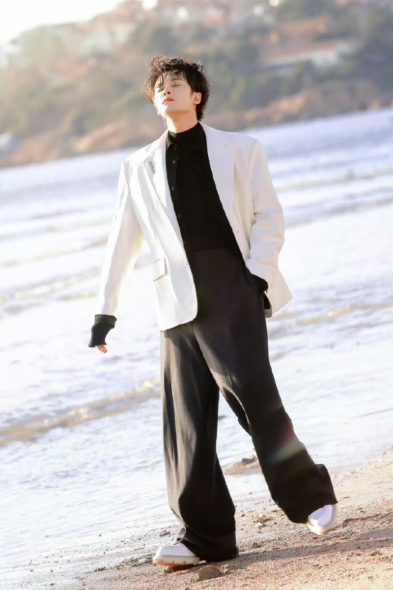 YongyeeVerse's tweet image. Angel By the sea 🌬

#TanJianci
#檀健次