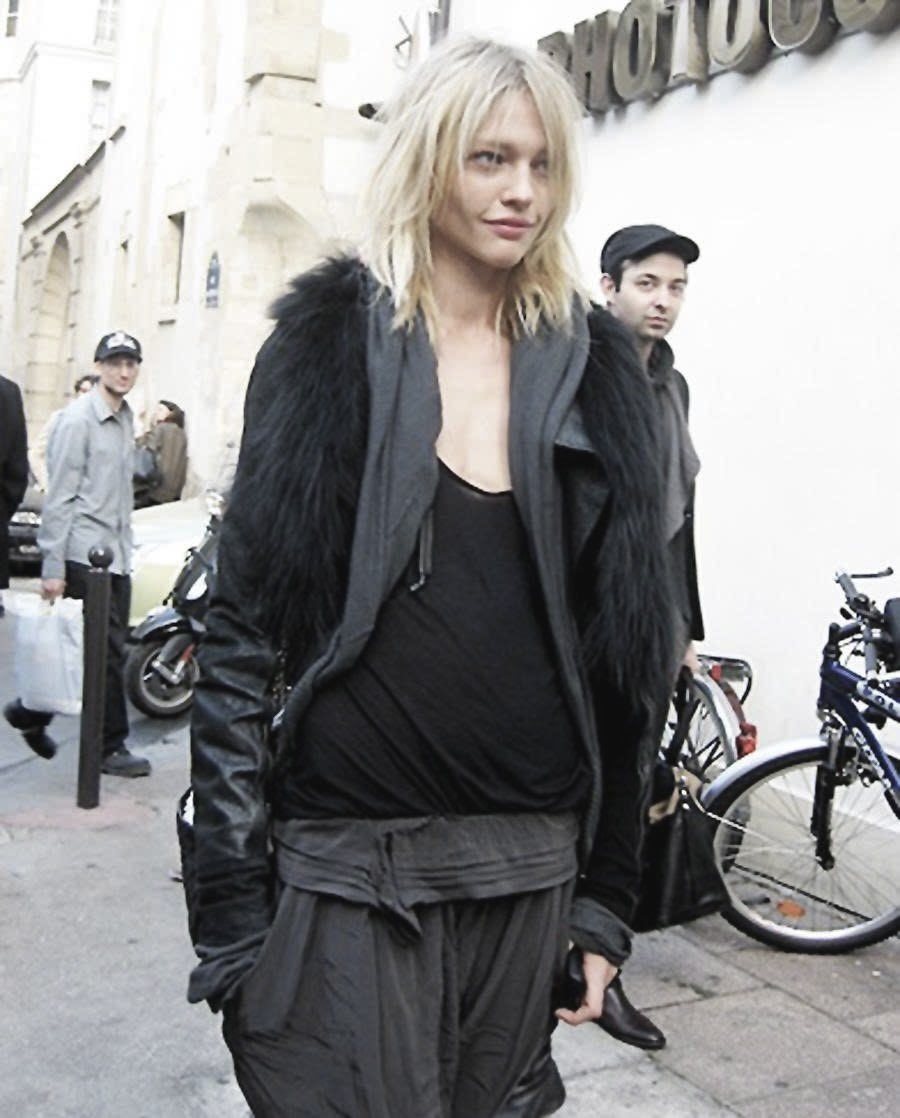 Sar (@sarentries) on Twitter photo 