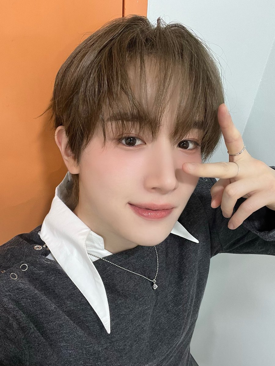 TEMPEST_SPAIN's tweet image. 📸251120

Actualización de #HYUK en Weverse: 

¡iE que estáis de exámenes! 🍀
¿Les fue bien en el examen de ingreso a la universidad? Seguro que estuvieron muy nerviosxs y un poco agotadxs con todo, ¿verdad? ¡Se lo habeis currado muchísimo! 😊