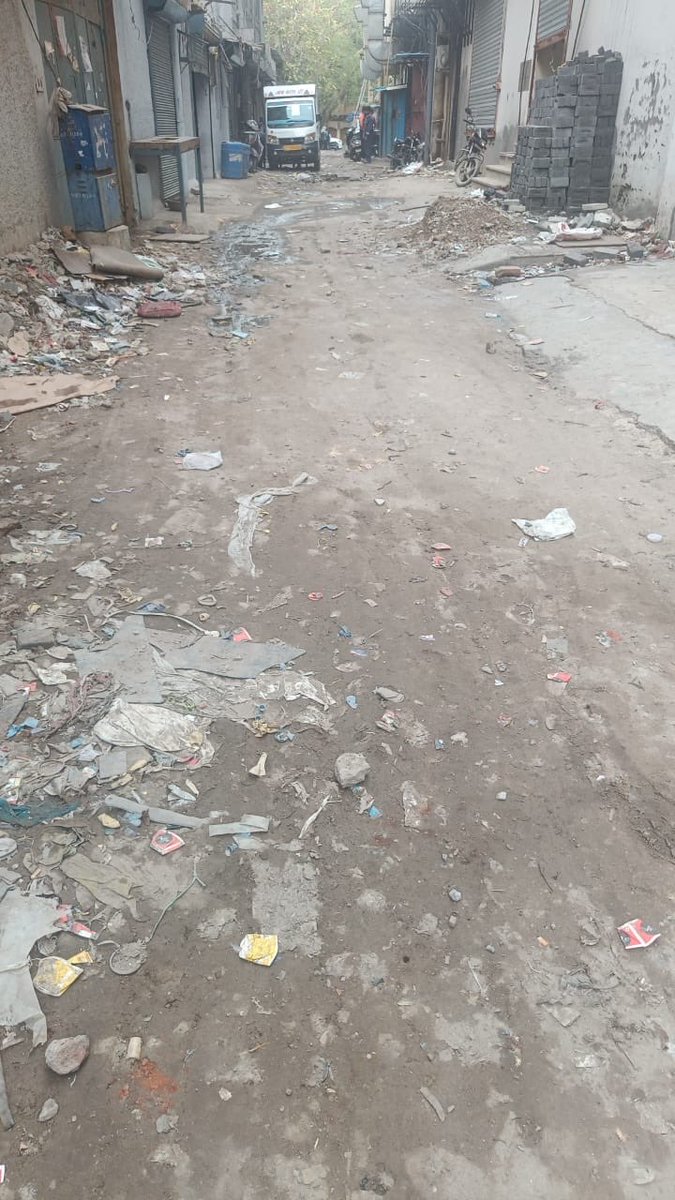 aroonpuri's tweet photo. @MCD_Delhi this is condition of Delhi roads https://t.co/ioyq2tAxXf