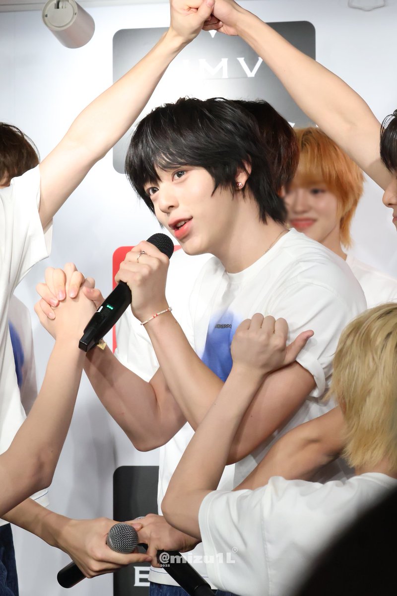 mizu1L's tweet image. 250810 HMV
#WHOWEARE RELEASE EVENT IN JAPAN 

#AHOF #아홉
#즈언 #CHIHEN #簡志恩