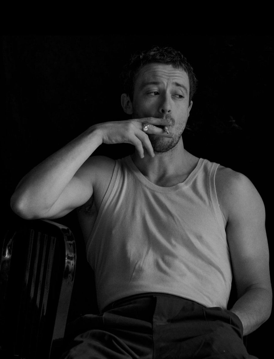 joequinnhq's tweet photo. 🔴 New outtake of Joseph Quinn for Style Magazine. https://t.co/wPzTF9LX2W