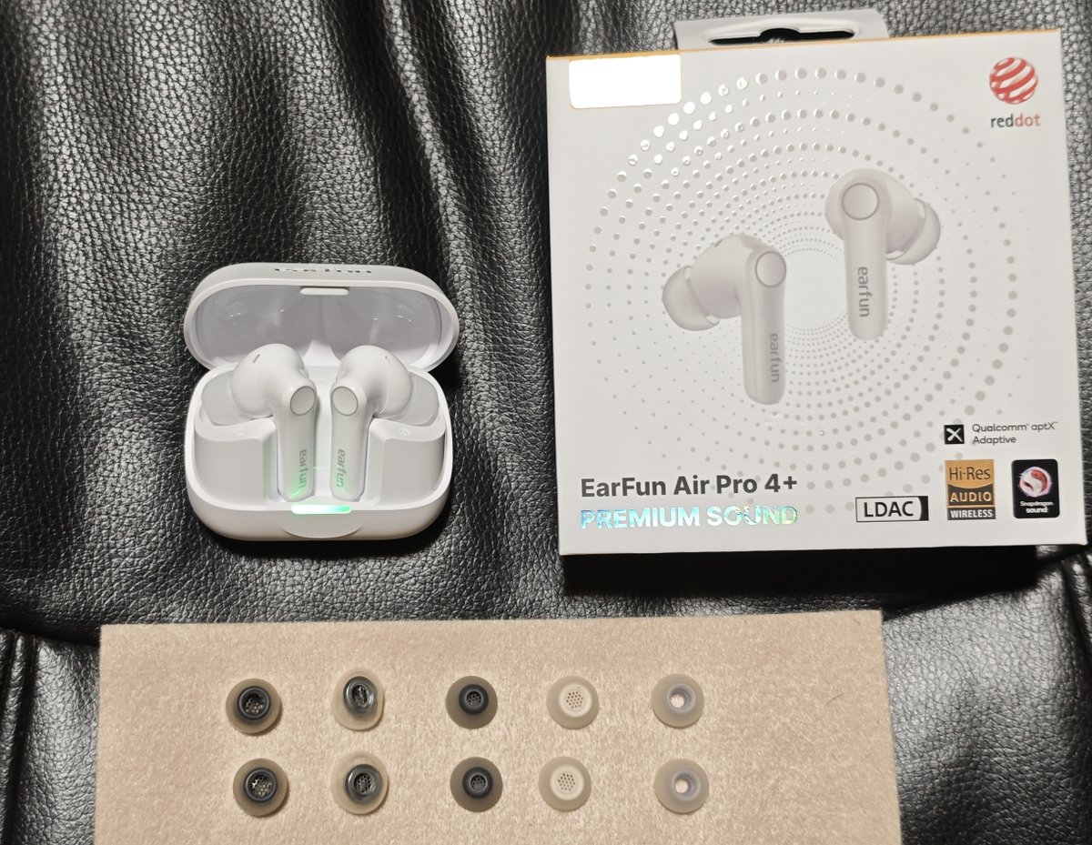 hirusann's tweet photo. Earfun Air Pro 4 +を購入したのでイヤーピースを色々試しました。
SednaEarfit Crystal2→△
XELASTEC II→△
ASMR→△
MAX TWS→△
Spinfit Omni→絶望
という結果でした。
まず装着が無理気味です 
イヤホンの軸に独特の切れ込みが入っておりここから低音が逃げます。 全種類ケースの蓋は閉まります https://t.co/NCouU26A8r
