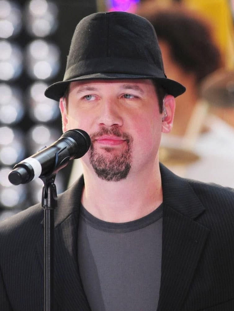 HackMorris's tweet image. When you’re in a group project, do nothing but still get an A+