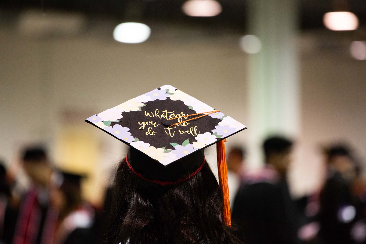 UHEngineering's tweet image. 🎓 It’s YOUR moment to shine! Commencement season is here, and all eyes are on YOU. Don’t just walk across that stage — make a statement.

✨ Decorate your mortarboard and show the world what makes you unique!

Answer all things grad here: egr.uh.edu/current-studen…