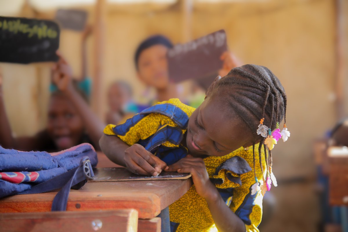#JournéeMondialeDeLEnfance
Au Mali, le projet #FIERES soutient l’accès à l’école malgré l’insécurité.
📖 Laissez nos enfants aller à l’école. : un article de Koffi Serge Zohou, volontaire pour le projet FIERES 👉 ceci.org/fr/blogue-des-…
@fondation_pgl <a href="/DevCanada/">Développement Canada</a>
#DroitÀLEducation