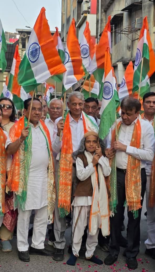 imukeshdalal's tweet photo. આ પદયાત્રા પણ સુરતની ધરતી પરથી રાષ્ટ્રએકતાના મહાસંકલ્પને જનજન સુધી પહોંચાડતી જીવંત ચેતના બની રહી છે.
#Sardar150 #SardarVallabhbhaiPatel #UnityMarch #Padyatra #UnityForNation #MP24SuratLoksabha
#Mukeshdalal4u https://t.co/orR6gyjeMc