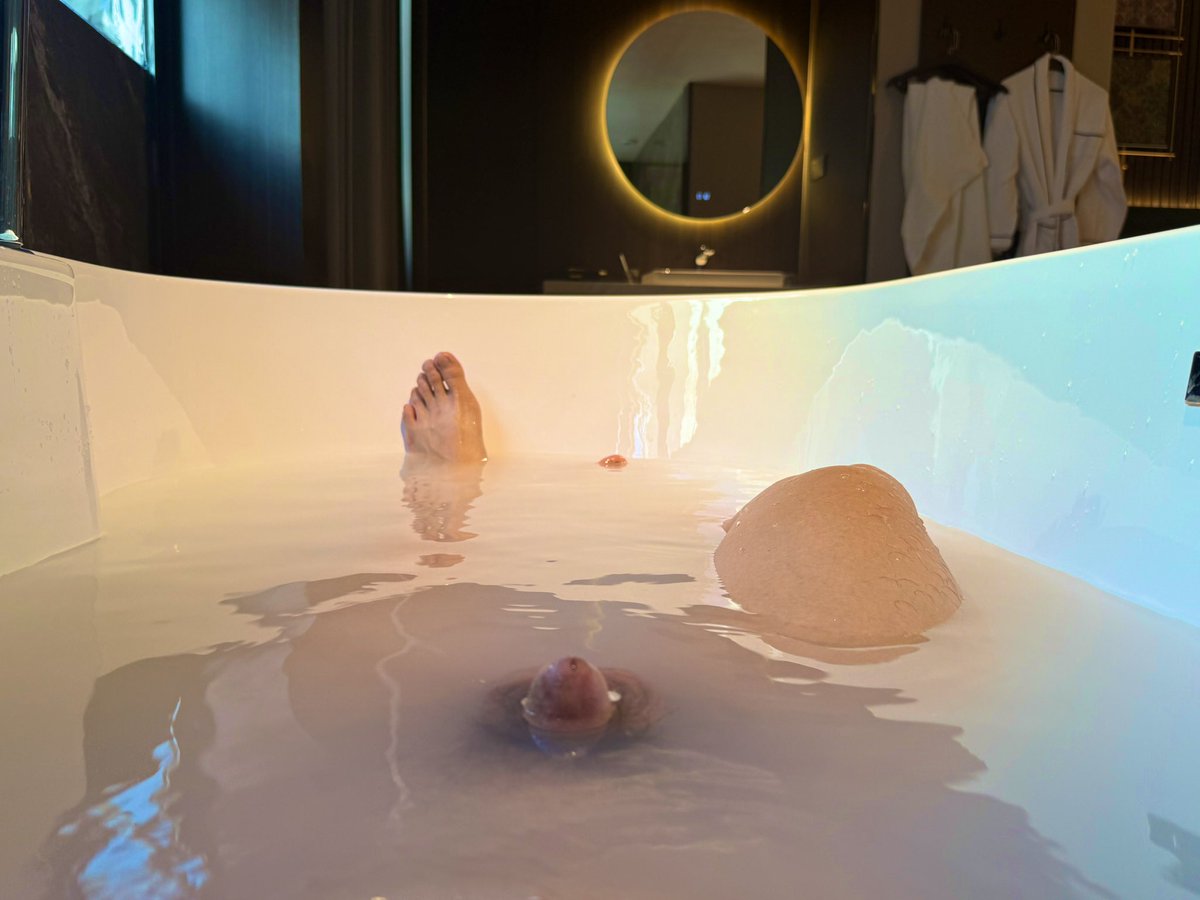 鎖住了122天 終於迎來了一絲解放 😉

#白襪 #長襪 #足球襪 #白襪控 #長襪控
#貞操 #chastity #chastityboy <a href="/GayChastityRTs/">Gay Chastity Retweets - 69K</a> 
#locked #lockedpup #lockeddick #lockedsub #chastitysub #caged