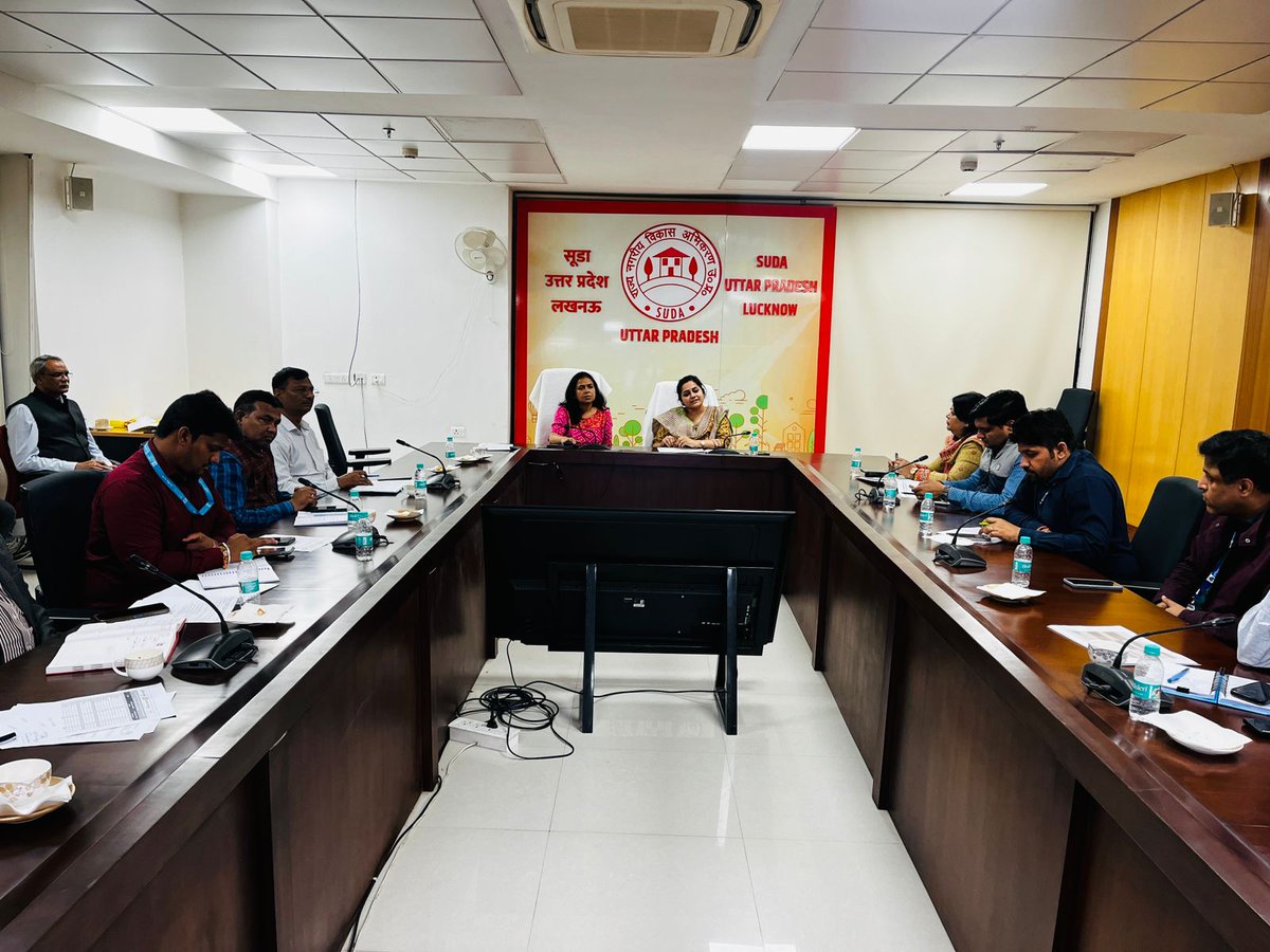 आज दिनांक 20 नवंबर 2025 को सूडा भवन में निदेशक सूडा श्रीमती अपूर्वा दुबे द्वारा बैंकर्स संग आवश्यक बैठक की गई। 

उक्त बैठक में #पीएमस्वनिधि योजना के अंतर्गत ऋण स्वीकृति एवं वितरण हेतु बैंकों में लंबित ऑनलाइन आवेदनों के शीघ्र निस्तारण पर चर्चा की गई।