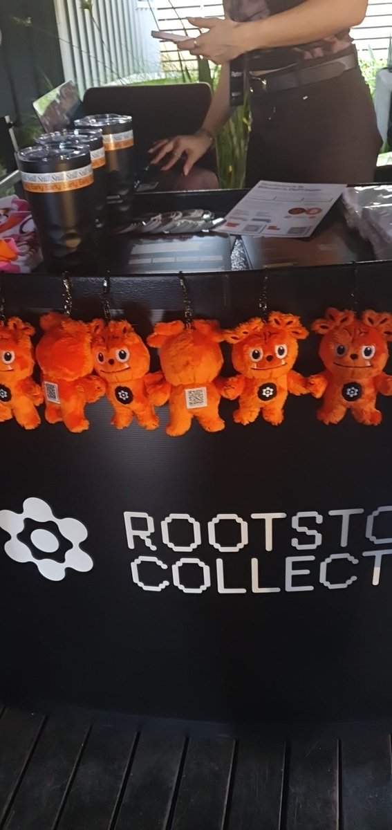 #RootlingOnTheMove un labubu web3 en la #Walletcon