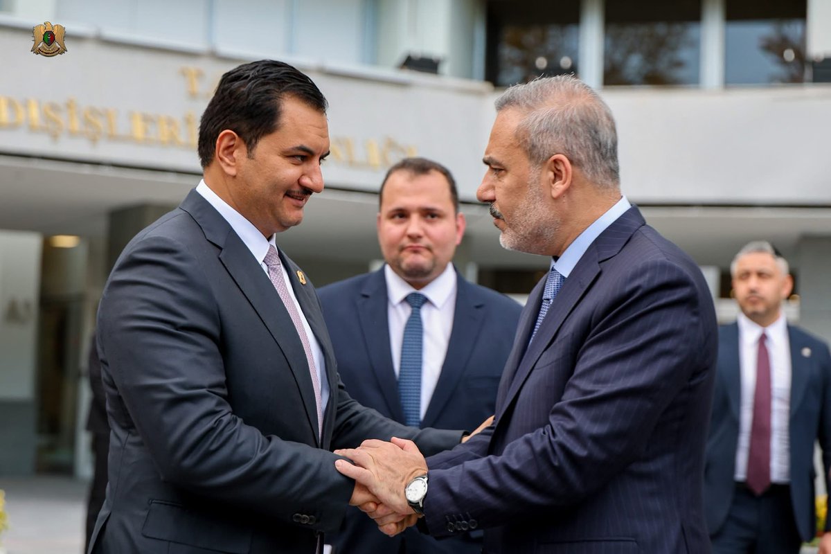 Libyapress2020's tweet image. صور|| صدام حفتر يجري زيارة رسمية إلى #تركيا، ويلتقي وزير خارجيتها هاكان فيدان، في مقر الوزارة بـ #أنقرة. 

ــ اللقاء بحث عدد من الملفات، إضافة إلى استعراض آفاق التعاون الثنائي. #ليبيا_برس