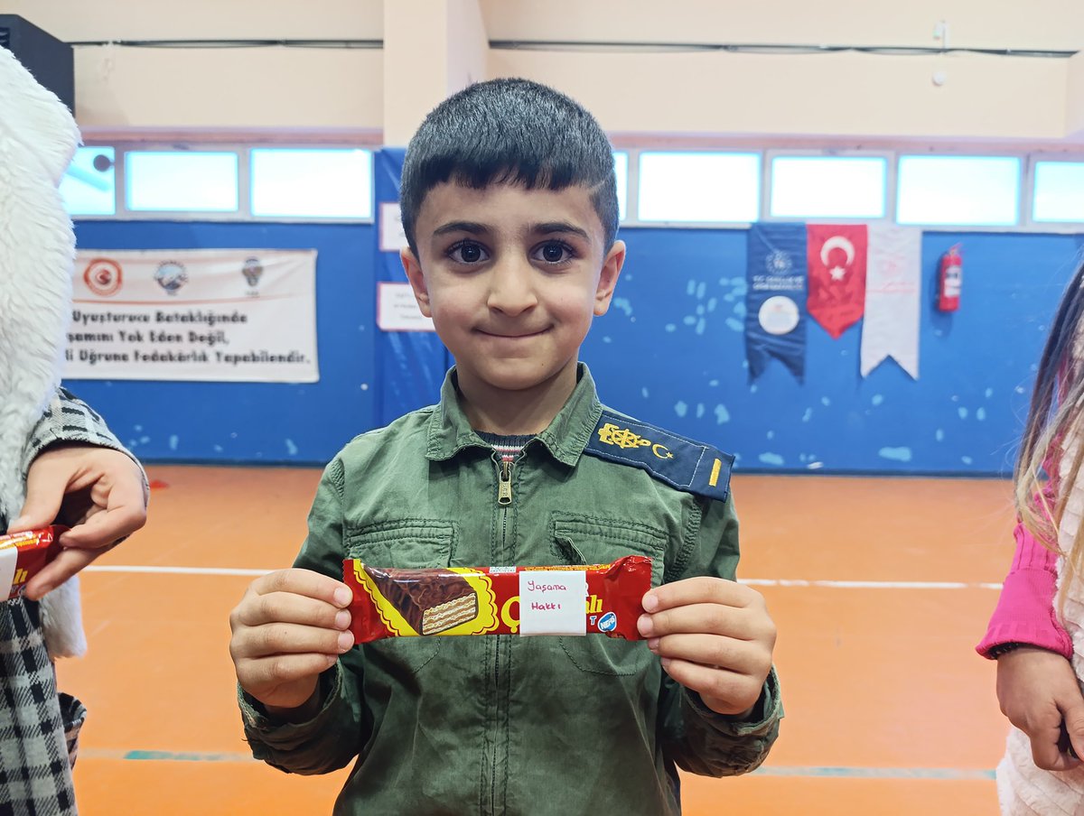 🌈 Çocuk Hakları Gününde Çocuk Haklarını anlattık ve eğlenceli bir hak parkuru kurduk. Seçilen haklara göre halka atışı, labut devirme ve mini top atışı yapıldı🎯
Üzerinde hakların yazılı olduğu çikolatalarla etkinliğimizi tatlı bir şekilde tamamladık. 🍫💛 <a href="/frknkrksz/">Furkan Korkusuz</a> <a href="/Diyadin004/">DİYADİN KAYMAKAMLIĞI</a>