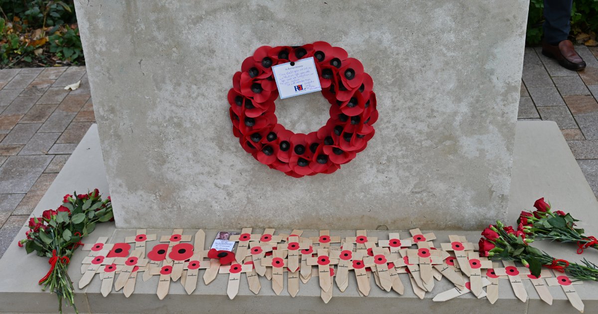 stoll_veterans's tweet photo. We had our first Remembrance Day at King’s Road Park on the 11th of November. Residents and staff gathered outside of our newly opened Valour House and Duchess of Edinburgh House to commemorate the brave souls who risked everything for our freedom.
#rememberanceday #lestweforget https://t.co/aLEwuIIFaZ