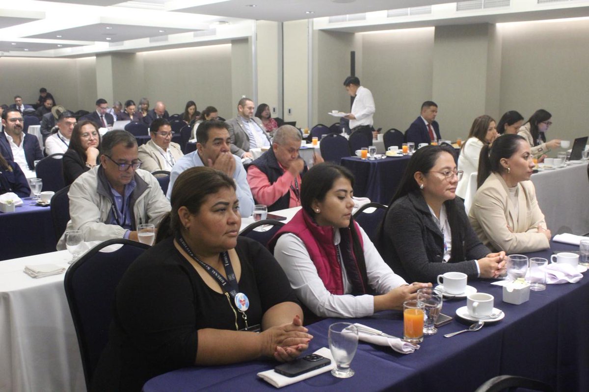 GtLiberal's tweet image. El Pleno de Magistrados del #TSE y secretario general realizaron la reunión mensual con representantes de partidos políticos, en cumplimiento con la #LEPP.

Durante la sesión, los delegados departamentales del Registro de Ciudadanos expusieron los avances y retos del