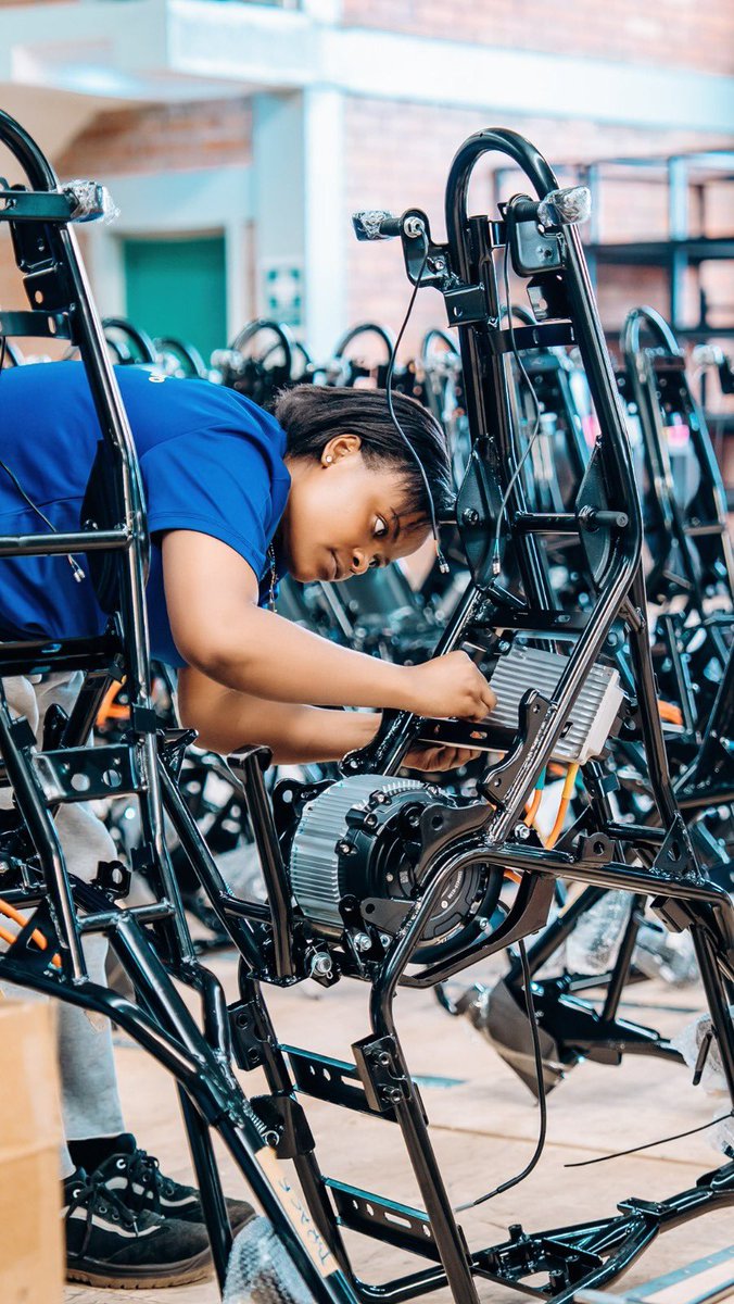 TheRadioChic's tweet photo. Did you also know that @spiro_rw employees over 1000 people and 40% are females.
#WomenEmpowerment
#SpiroRwanda https://t.co/OUpVgQNoHd