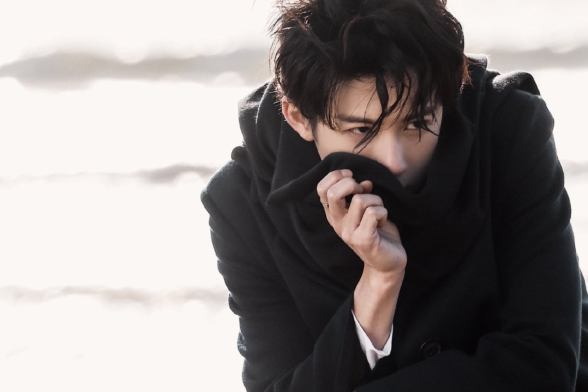 YongyeeVerse's tweet image. Gorgeous by the sea 🌬

#TanJianci
#檀健次