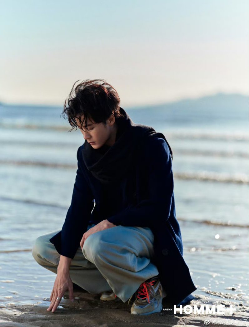 YongyeeVerse's tweet image. Gorgeous by the sea 🌬

#TanJianci
#檀健次