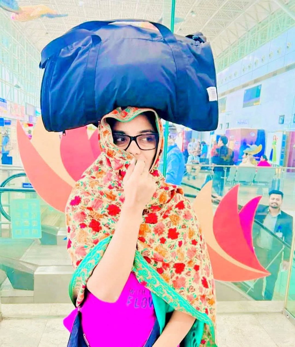 AjeetKumar13645's tweet image. कहा से तबला बजा के आ रही हो 519 रुपया मिल गया है।