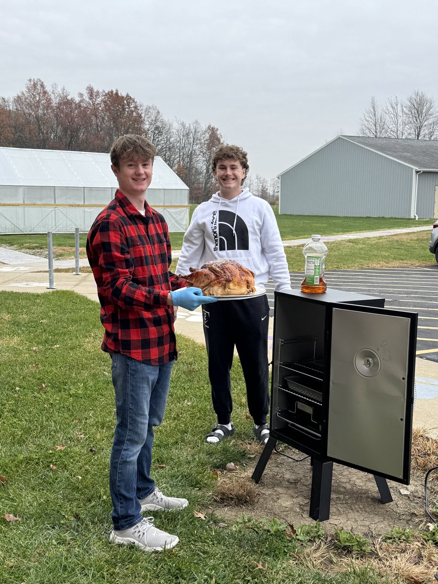 KeystoneFcs's tweet image. Breaking out the smoker for the turkey competition! 🍗