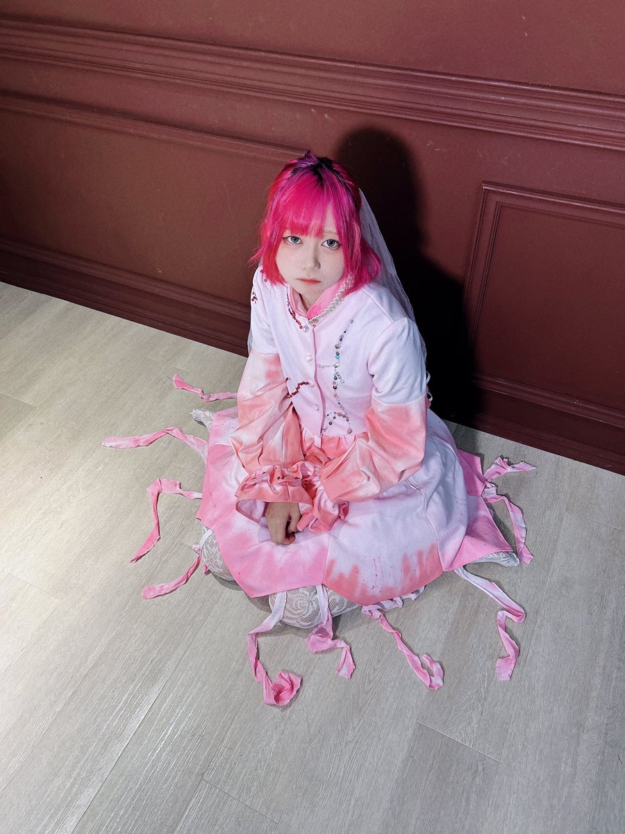 FsOqma's tweet image. ゆメかです^ᴗ.ᴗ^ ᶻᶻ

すーぱーアイドルになるためにアカウント作ったよ^..^♩

絵が描けて、服が作れるクリエイターさん♪♪
沢山頑張るから応援してくれると嬉しいです😼

 #アイドル準備中