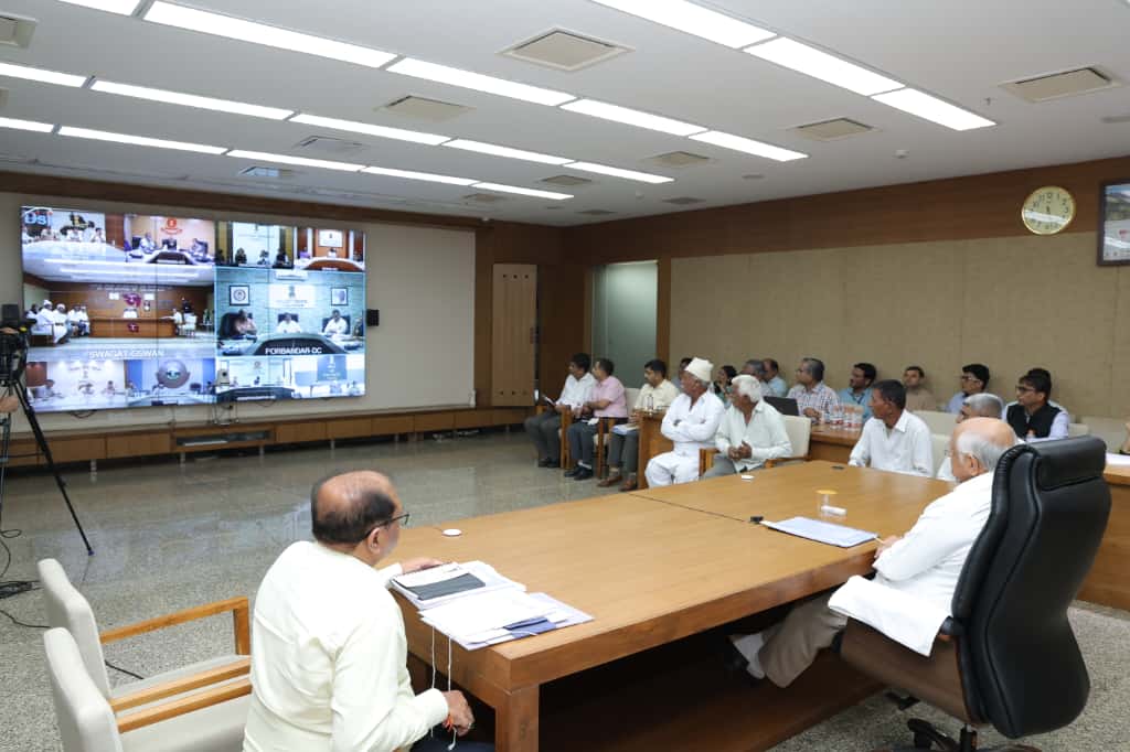 InfoGujarat's tweet image. રાજ્યકક્ષાનો સ્વાગત ઓનલાઈન જનફરિયાદ નિવારણ કાર્યક્રમ...

મુખ્યમંત્રી શ્રી ભૂપેન્દ્રભાઈ પટેલે ગાંધીનગર ખાતે નાગરિકોની રજૂઆતો સાંભળી સંબંધિત અધિકારીઓને જનસમસ્યાઓના સુચારુ અને ત્વરિત નિવારણ માટે જરૂર જણાય ત્યાં સ્થળ મુલાકાત લઈને યોગ્ય કાર્યવાહી કરવા નિર્દેશ આપ્યા...

સ્થાનિક કક્ષાએ…