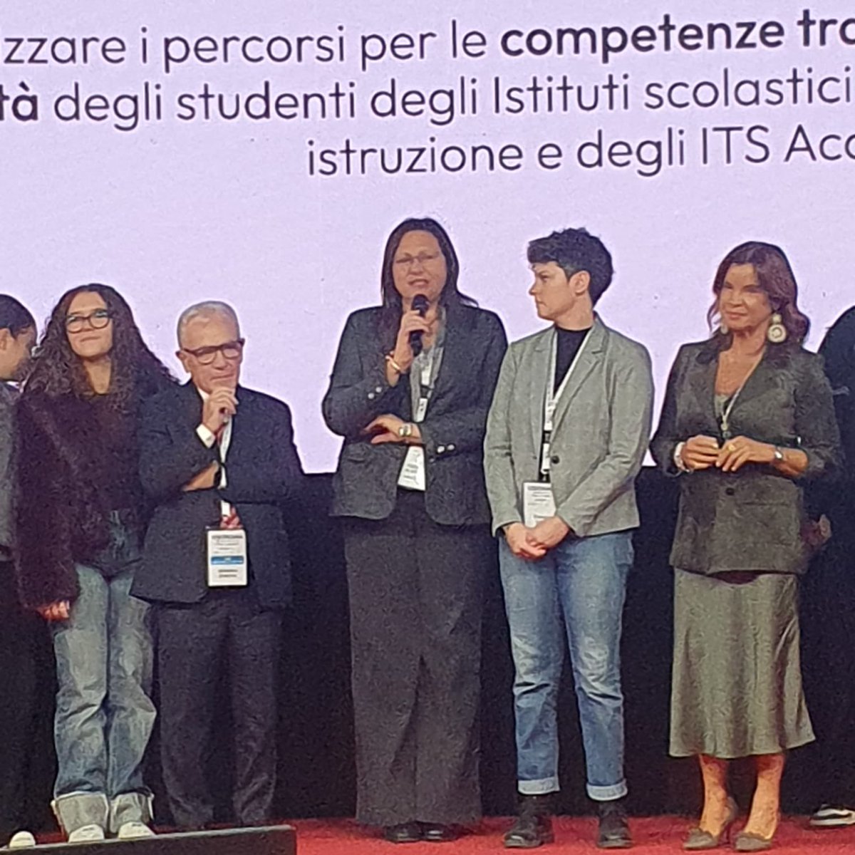 acerbosocial's tweet image. Eco-turismo e rinascita dei borghi: la 5B TUR protagonista! 🏔️
Sviluppate competenze #GreenComp e #DigComp per l&apos;innovazione in #Abruzzo.
Un grazie a Endas Abruzzo e alla tutor Francesca Gallorini per la preziosa co-progettazione. 🤝
#Scuola #pescara #fsl #TitoAcerbo
